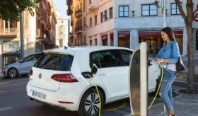 
Volkswagen e-Golf full								