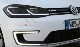 
Volkswagen e-Golf full								